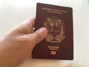 Passeport vénézuélien périmé et refus de titre de séjour : quels